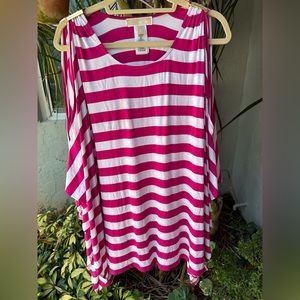 Top/Beach Cover. Lying flat bust measures 23 inches and length is.32 inches.